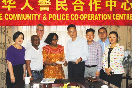 中国侨网约堡非国大党部与华人社区签署合作备忘录。（南非华侨新闻网）