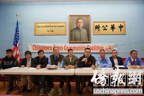中国侨网华裔关爱社区联盟与记者会到场嘉宾合影。(美国《侨报》/陈辰 摄)