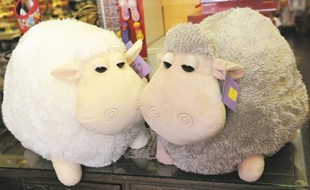 中国侨网大型羊公仔（38令吉至88令吉）（马来西亚《诗华日报》）