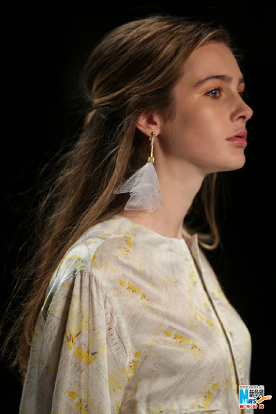 华裔德国设计师作品亮相柏林时装周(组图)(2)