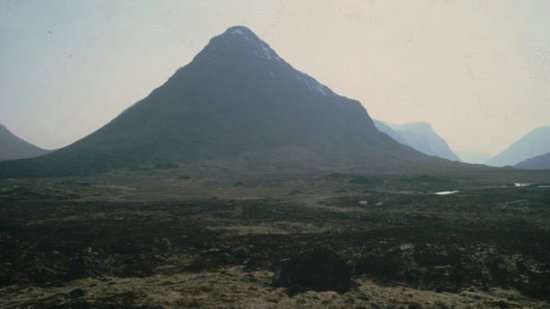 中国侨网苏格兰高地Glencoe的中文别名征集投票最多的是“凄艳谷”。(BBC英伦网)