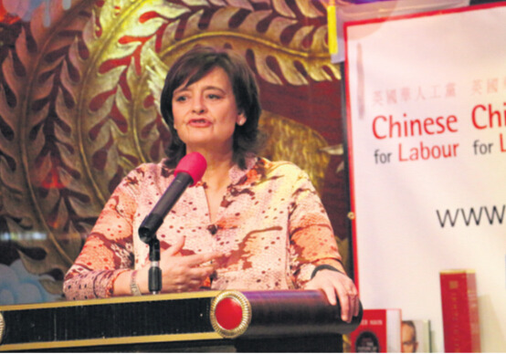中国侨网英国御用大律师、前英国首相布莱尔的妻子切丽·布莱尔在华人工党晚宴上讲话。(法国《欧洲时报》英国版/杨赛 摄)