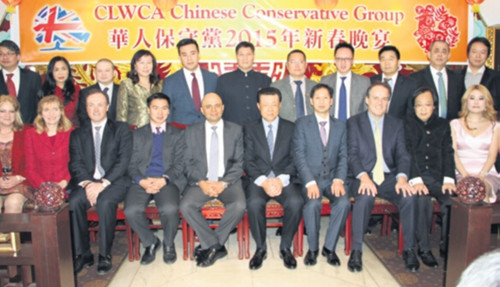 中国侨网晚宴与会人员合影留念。(法国《欧洲时报》英国版/严振羽 摄)