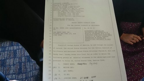 中国侨网法庭出具要求证人出庭的文件。（美国《世界日报》/张越 摄）