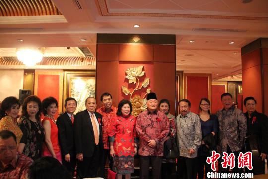 中国侨网印尼雅加达六桂堂15日晚举办2015年春季和元宵节联欢晚会。 顾时宏 摄