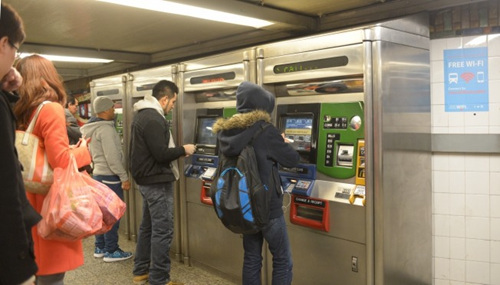 中国侨网-纽约地铁票价正式上调 华人囤地铁卡