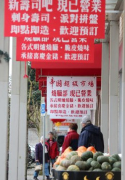 中国侨网有学者指出,反对中文招牌的背后,与列治文市老居民忧虑城市高速发展、版图改变的心态有关。(加拿大《世界日报》)