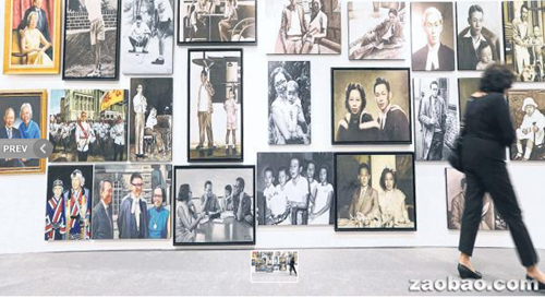 中国侨网建国总理李光耀超级粉丝蔡金发策划《新加坡故事》展览，展出300幅根据照片绘成的油画，当中约80幅以李光耀为题材。（新加坡《联合早报》/何家俊 摄）