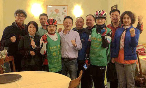 中国侨网赖立坤、张慧和热那亚侨领合影(意大利欧联通讯社)