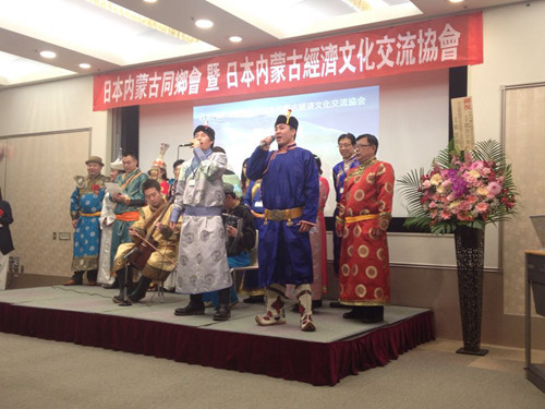 中国侨网设立庆典上的歌舞表演。