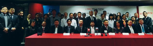中国侨网新闻发布会上众嘉宾合影。(澳洲新快网)