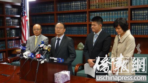 中国侨网邓洪争取让陈段英做义工取代牢刑。(美国《侨报》/高睿 摄)