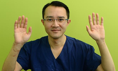 中国侨网神经外科医生王麦克（澳洲新快网援引《先锋太阳报》）