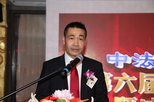 中国侨网胡仁爱会长致辞。(法国《欧洲时报》/黄冠杰 摄)
