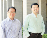 中国侨网天津大学博导张浩（左一）、庞慰（左二）被控从事经济间谍活动及窃取商业机密。（美国《侨报》）