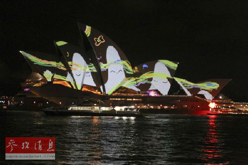 2015年5月22日晚，澳大利亚悉尼歌剧院上演灯光秀。（参考消息）