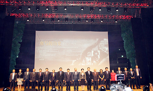 8月29日，韩国华侨华人“中国人民抗日战争暨世界反法西斯战争胜利70周年纪念活动”在韩国首尔的奖忠体育馆举行。