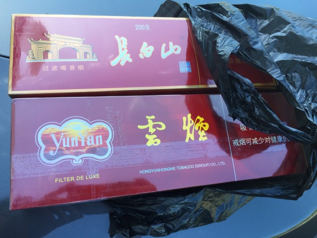 如今南加各地走私烟已十分普遍,反对者认为新法不仅不会减少吸烟人口,反而促使私烟泛滥。(美国《世界日报》/高梓原