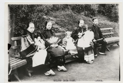 19世纪90年代旧金山的一个中国移民家庭。（参考消息援引《纽约时报》网站）