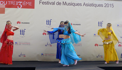 巴黎十三区庆中秋活动舞蹈表演。（法国《欧洲时报》/张新