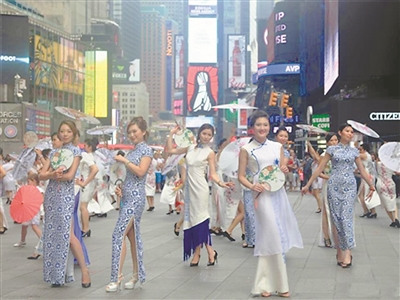“遇见中国”——时代广场上演中国旗袍快闪秀