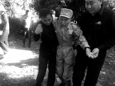 89岁老兵缪焜得知不能接到遗骸后嚎啕大哭。组织方供图