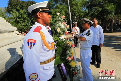 中国侨网-中国海军向古巴纪念碑和华人纪功碑