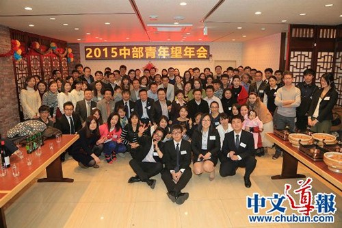 与会者全家福合影。