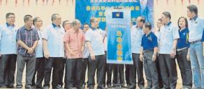 魏家祥在姚伟豪、曹智雄、张日洲及区会基层陪同下,