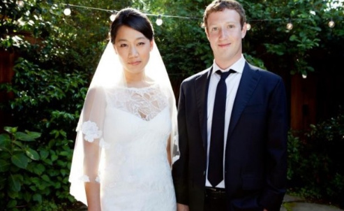 图为脸书CEO扎克伯格和妻子普莉希拉•陈。(网络照片）