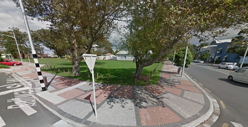 火车站与警察局之间这块草地,成了施暴者犯罪的“天堂”(新西兰天维网援引googlemap)