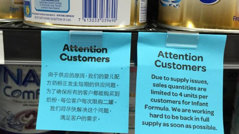 Woolworths贴出的限购通知有差异。(澳洲新快网援引《先锋太阳报》)