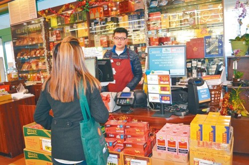 劲球奖金节节攀升，华人超市彩券销量也明显增加。（美国《世界日报》/周吉吉