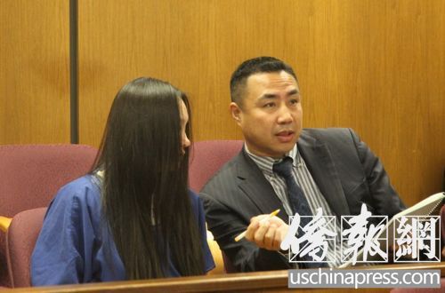 被告杨玉菡在庭上(美国《侨报》/高睿