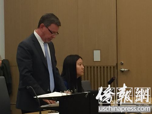 叶姓女教师和代理律师伯恩斯坦(Robert