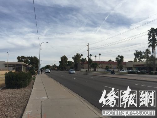 中国留学生被追尾及枪杀事故发生路口,地点约为图片正中央银色车辆所在位置。(美国《侨报》/李帜一