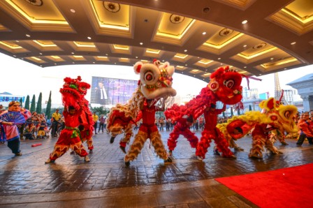 舞狮舞龙是赌城式的欢庆中国新年必备场景。（凯撒宫赌场提供）