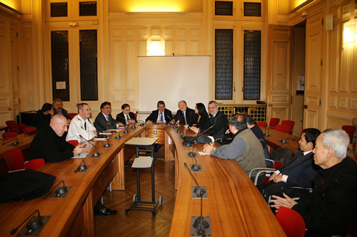 联席会议在巴黎13区政府议会大厅召开。（《欧洲时报》/黄冠杰
