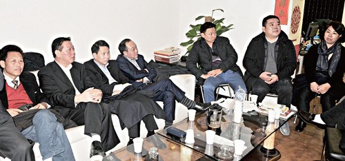 米兰各侨团会长开碰头会。