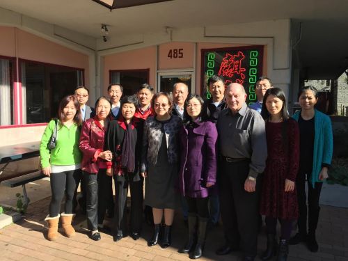 加州河北商会筹备组合影。前排左四为高翔,后排左四为吴有义。(加州河北商会筹备组提供)