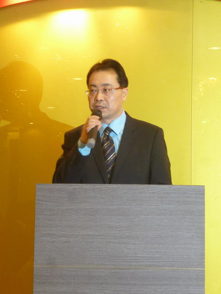 中国海外交流协会联络部副部长、“文化中国·四海同春”亚洲艺术团团长朱柳致辞。(李红