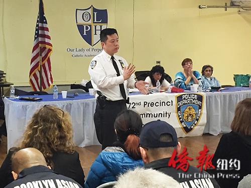 纽约市警72分局8日举行警民会议,局长吴铭恒介绍近日警情并回答民众提问。(美国《侨报》/高诗云