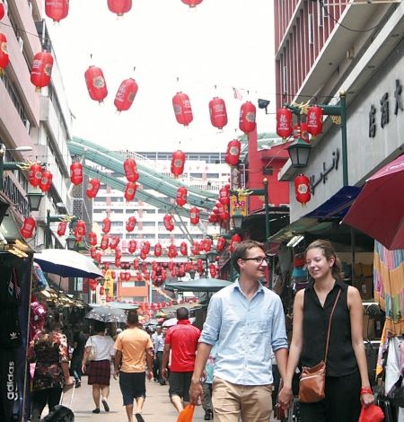 随着茨厂街华裔客源逐渐稀少，成为外籍劳工定居与吸引国外游客为主的旅游景点，也让许多中文书局撑不下去。（马来西亚《诗华日报》/伍信隆