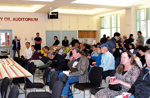 逾百居民到场,聆听发展计划。