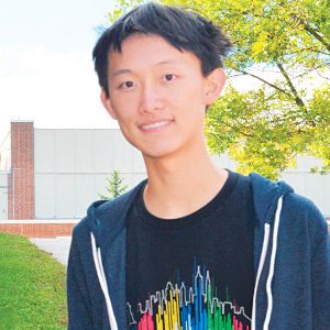 华裔学生张麦可。(美国《侨报》)