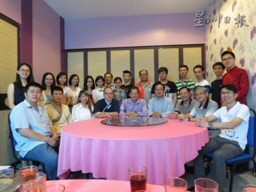 马来西亚华夏文化促进会召开会员大会及理事会改选,嘉宾合影。(马来西亚《星洲日报》)