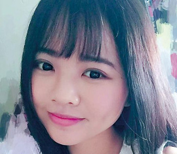 翻车事故中死亡的中国女留学生潘芬，在自己的脸书中化名“小雨”。(美国《侨报》)