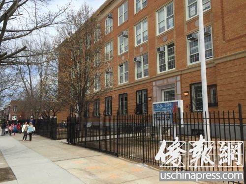 204小学发生煤气泄漏,全校学生安全疏散。(美国《侨报》/高诗云