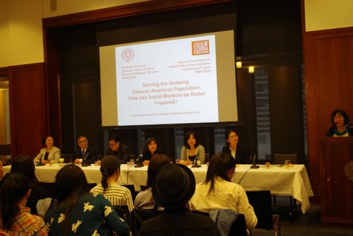 复敦大学举行华裔社工研讨会探讨新移民心理健康，吸引众多青年学生。(美国《世界日报》/金春香