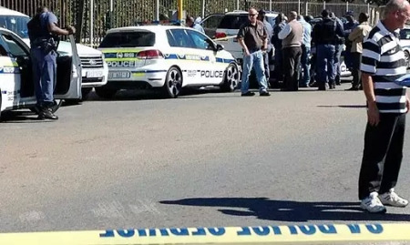 南非西北省华人店主击退劫匪，当场击毙一名歹徒。（南非华人警民合作中心）